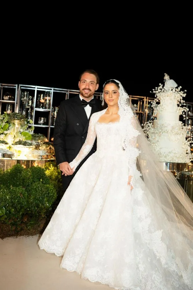 Júlia Câmara e Marcello Merzian celebram casamento em noite de elegância e emoção em Goiânia