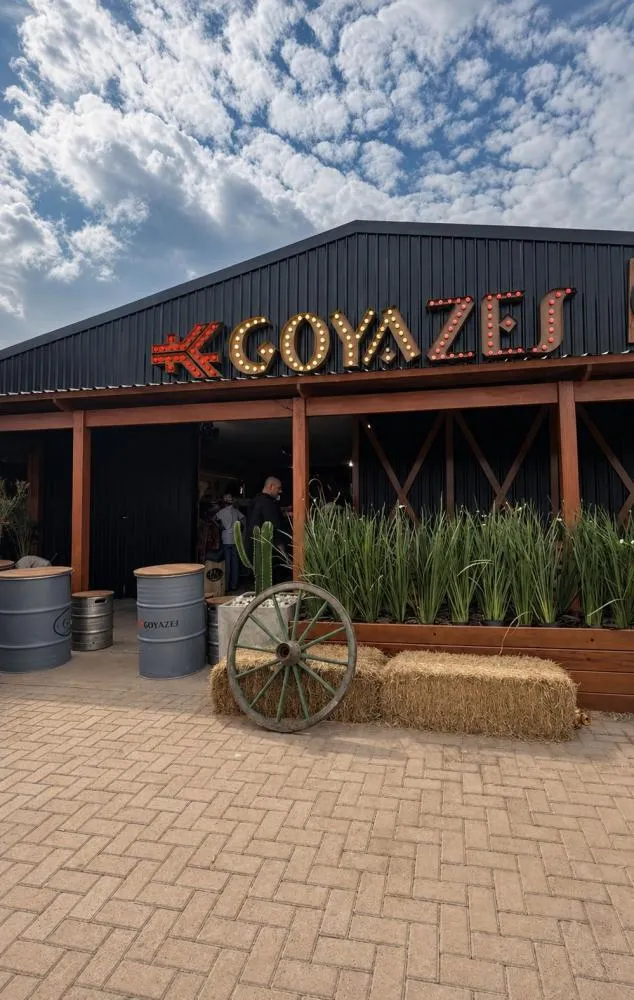Goyazes leva 3 mil pares de botas a Barretos e estima movimentar R$ 6 milhões durante a festa