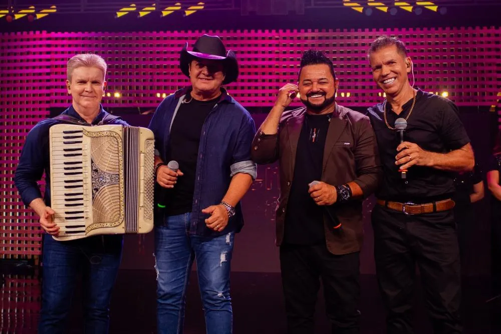 Renato & Raphael e Renan & Ray se unem para regravar clássico “Loira Gelada”